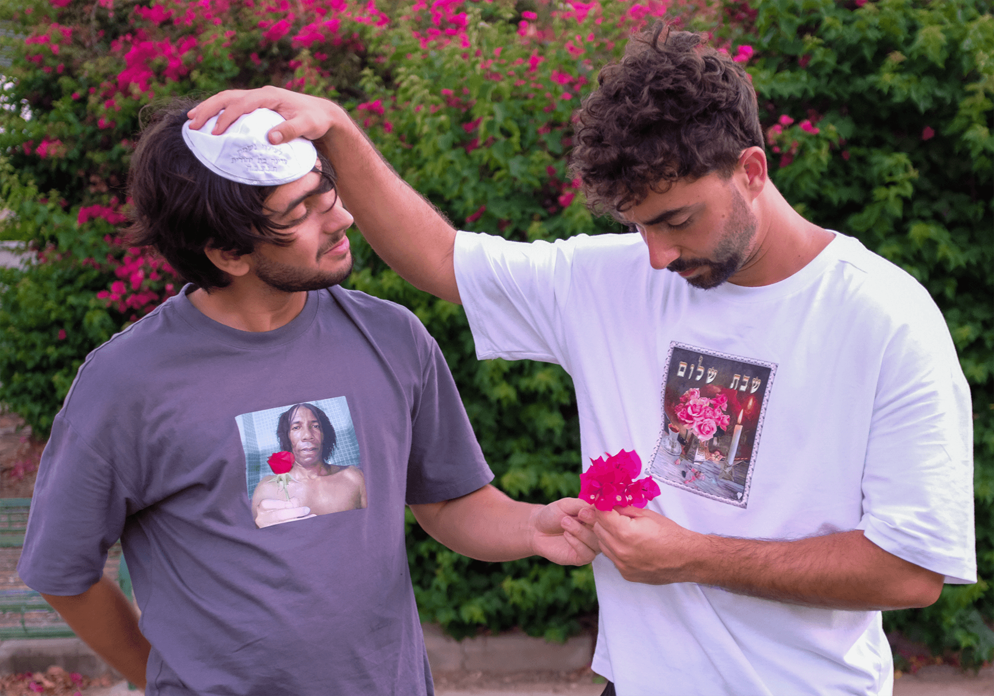 חולצת שבת שלום וחולצת ורד לאישה